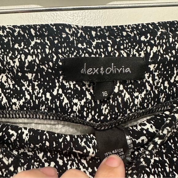 Black and‎ White Alex & Olivia pants - Picture 3 of 3